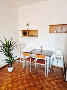a dining room with a table and chairs and a plant at Cà Letizia - ApArt Seregno centralissimo in Seregno