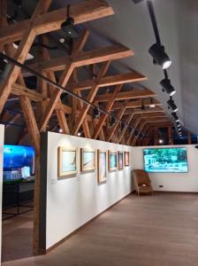 a gallery with paintings on a wall and wooden ceilings at Pałac Popielów w Kurozwękach- pokoje w Pałacu in Kurozwęki