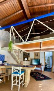 a room with a loft bed with a desk and chairs at Ara Town House in San Giovanni la Punta