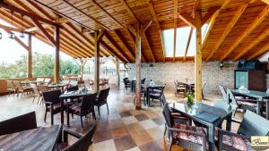 an empty dining room with tables and chairs at Pensiunea Bianca in Botoşani