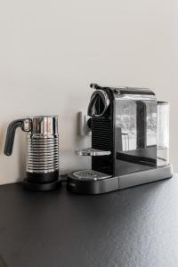 a blender sitting on top of a counter at Forest Villa De Bosburcht with Sauna | 6 persons in Gasselte