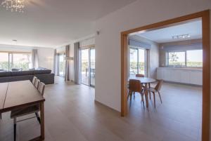 a living room with a table and chairs and a couch at Villa del Rey III in Casal da Lagoa Seca