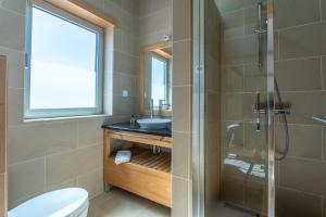 a bathroom with a sink and a glass shower at Villa del Rey VIII in Casal da Lagoa Seca