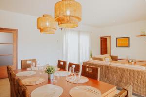 a dining room with a table with wine glasses at Villa Santo Tomás - Loli in Santo Tomás