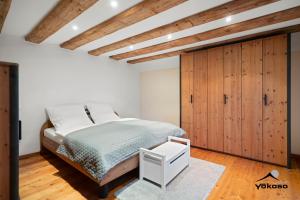 a bedroom with a bed and a wooden closet at Naabblick in Kallmünz