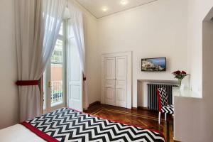 a living room with a fireplace and a window at Otium in Sorrento in Sorrento