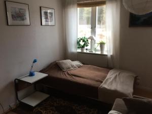 a small bedroom with a bed and a window at Lexe 2rok in Gävle