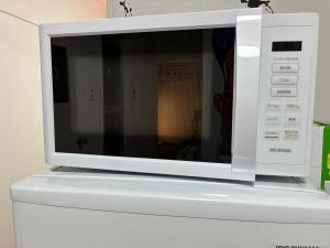 a white microwave oven sitting on top of a drawer at mkh room TAKAMATSU in Takamatsu