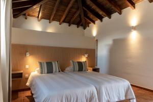 a bedroom with a large white bed with two pillows at Sweet Caroline in Villaverde