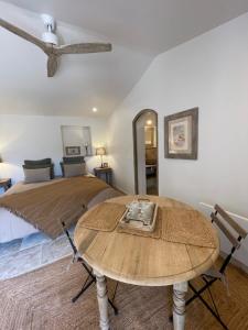 a bedroom with a bed and a wooden table at Le Mas Natán in Gordes
