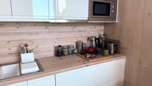 a kitchen with a counter top with a microwave and a counter sidx sidx at Flat 4A in Edinburgh