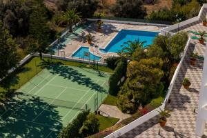 an overhead view of a tennis court with a tennis at Sea House Apartment - Private Condo with 4 Pools, Jacuzzi & Tennis Court in Albufeira