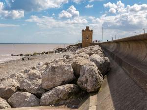 a group of rocks on the beach with a clock tower at Lavender Lodge in Hull +12 photos