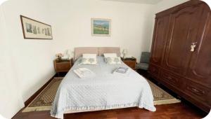 a bedroom with a bed with two towels on it at Eucalipto in Sestri Levante