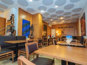 a dining room with wooden tables and chairs at Hotel del Mar Vigo in Vigo