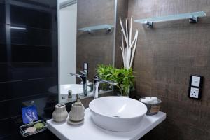 a bathroom with a white sink and a mirror at Villa Bee in Wennappuwa +17 photos