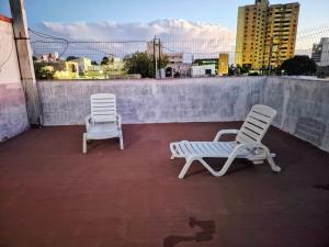 two chairs sitting on top of a roof at SLC San Martín 4 in San Luis