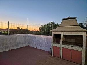 a gazebo sitting on top of a fence at SLC San Martín 4 in San Luis