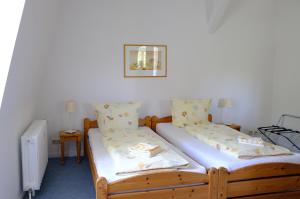 two twin beds in a room with a radiator at Schloss Zinzow in Zinzow