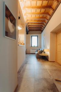 a large living room with a wooden ceiling at La Cocca Home in Bellinzago Novarese