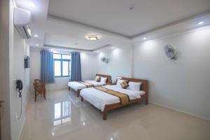 a bedroom with two beds in a room at Khách sạn Ngọc Anh in Long Hai