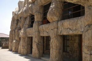 a building constructed out of a rock wall at Ndou The Rocks Lodge in Hammanskraal Station