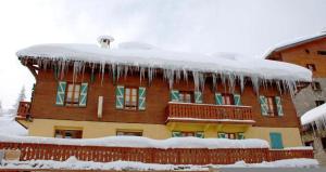 Hotel Le Blanche Neige зимой