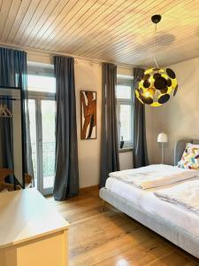 a bedroom with a bed with a soccer ball hanging from the ceiling at Feinzeit Cozy Rosy - 1-2 Schlafzimmer, 4-6 Gäste, Parkplatz in Bamberg