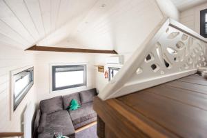 a view of the living room of a tiny house at Zajazd Józef Domki przy szlaku do Doliny Chochołowskiej i Lejowej, 850m od Doliny Kościeliskiej in Witów
