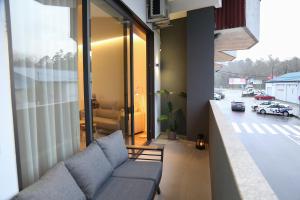 a balcony with a couch and a view of a street at Apartamento Hortensia Diseño Exclusivo in Ponteareas