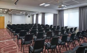 a room with rows of chairs in a classroom at Scandic Södertälje in Södertälje