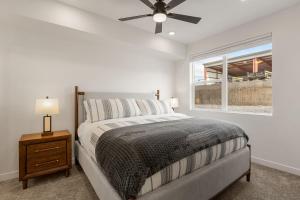 a bedroom with a bed and a ceiling fan at Ohana Nest condo in Hurricane