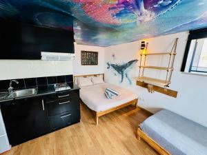 a room with a sink and a shark painting on the ceiling at Captain's Log House in Baleal