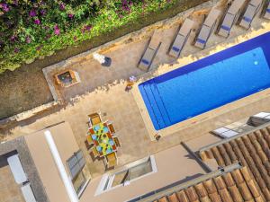 an overhead view of a swimming pool with a table and chairs at Villa Synera in Alcudia