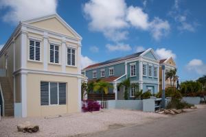a couple of houses on a beach at Watervillas Breezy Bay in Kralendijk
