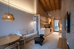 a living room with a couch and a table at Mon Suites San Pedro in Valencia