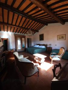 a living room with a bed and a couch at Villa Rigacci in Reggello