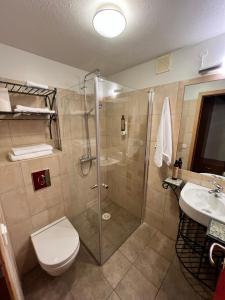 Et badeværelse på Hotel Glymur + 95 billeder