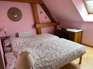 a bedroom with a bed and a desk at Gîte la Chenevière in Étueffont