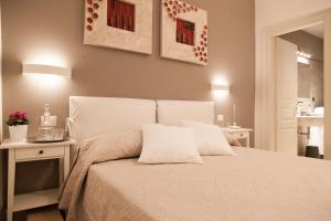 A bed or beds in a room at Il Leone Blu
