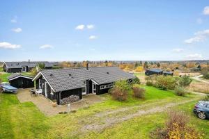 an aerial view of a house with a yard at JB406-Fjerritslev-Aspevej-68 in Fjerritslev