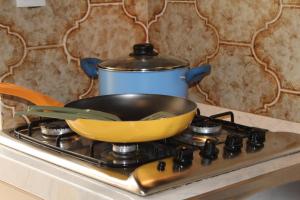 a frying pan on top of a stove with a pot at Casa Maria in Monterosso al Mare