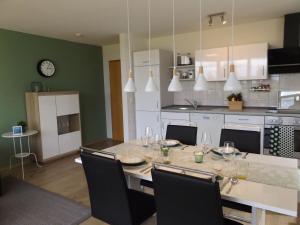 a kitchen with a table with chairs and a dining room at Ferienwohnung Strickert in Stexwig in Stexwig