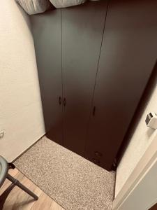 a gray cabinet in a room with a carpet at Apartment Timeout in Welschbillig