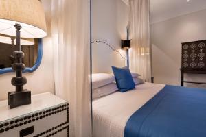 Postel nebo postele na pokoji v ubytování Orient by Isrotel Exclusive