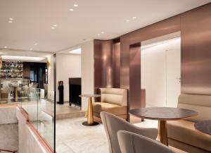 a hotel lobby with a table and chairs at Perpetual Elysée Montaigne in Paris
