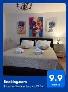 a bedroom with a bed with two towels on it at Marsali Studio in Constanţa