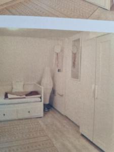 a white room with a bed and a cabinet at Abenteuerurlaub im Tannenwald in Ilmenau +11 photos
