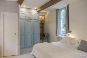 a bedroom with a white bed and a window at Le Clos du XVIe - Exceptional accommodation in Orléans +9 photos