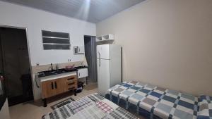 a small kitchen with a sink and a refrigerator at Casa kitnet in São Caetano do Sul